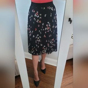 ANN TAYLOR Floral Pleated Skirt, size 2